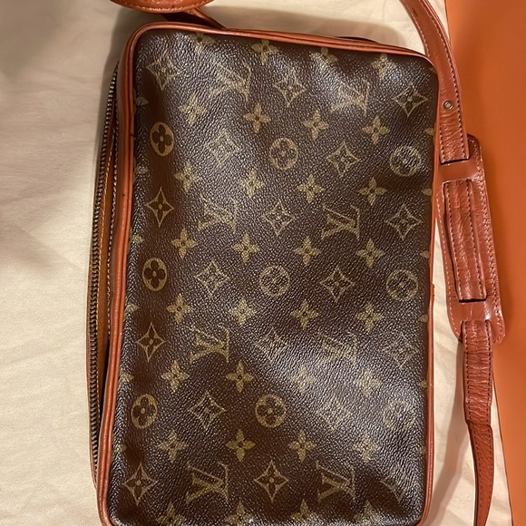 Louis Vuitton Monogram Sac Bandouliere - Picture 2 of 5